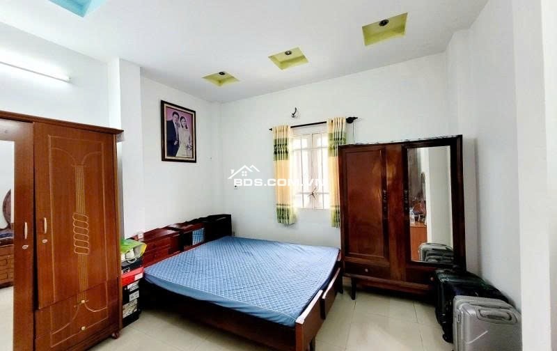 Bán nhà Phường Thủ Đức, đường Hồ Văn Tư, 110m2, 3 tầng, 4PN, sổ hồng, giá 5.7 tỷ. LH: 0933125879